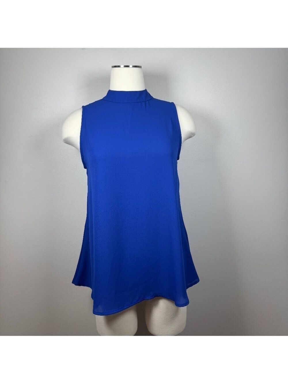 lip slide Elegant Blue Sleeveless Blouse flowy size Small